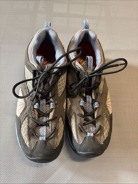 Merrell women’s 8.5 Beige and Gray Trail Sneakers. EUC